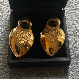 JJ 1986 Earrings Stones Gold Tone Setting With Black Marble Tear Drop Shape